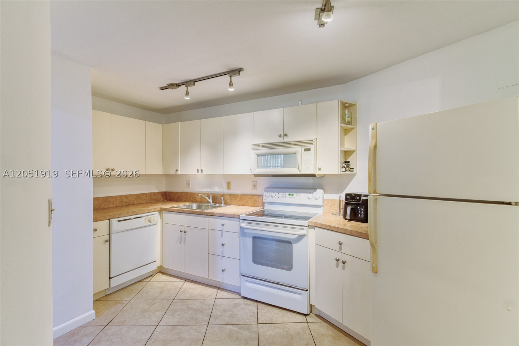 OCEANVIEW PARK CONDO - Residential Lease