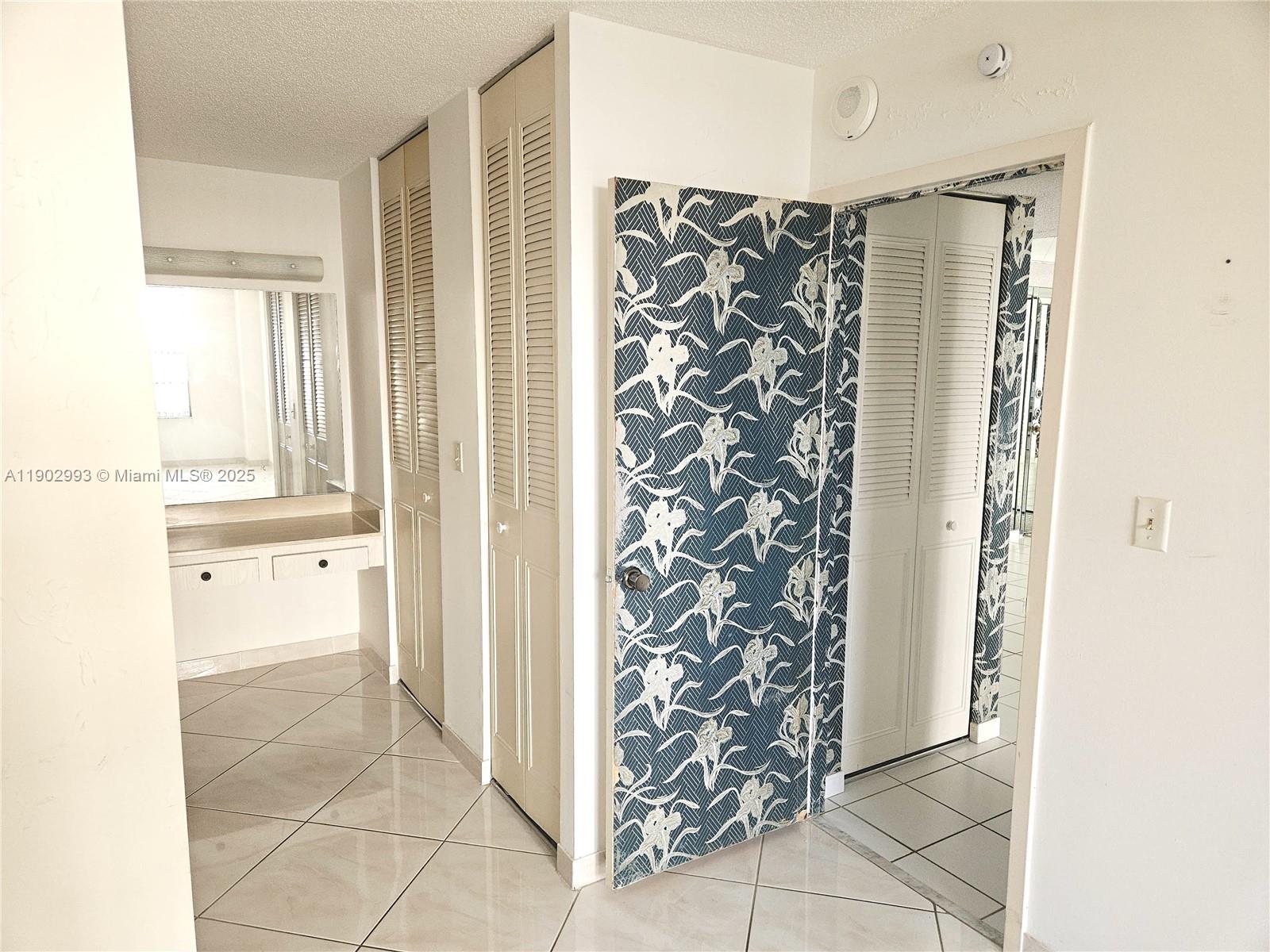 WINSTON TOWER 300 CONDO - Residential