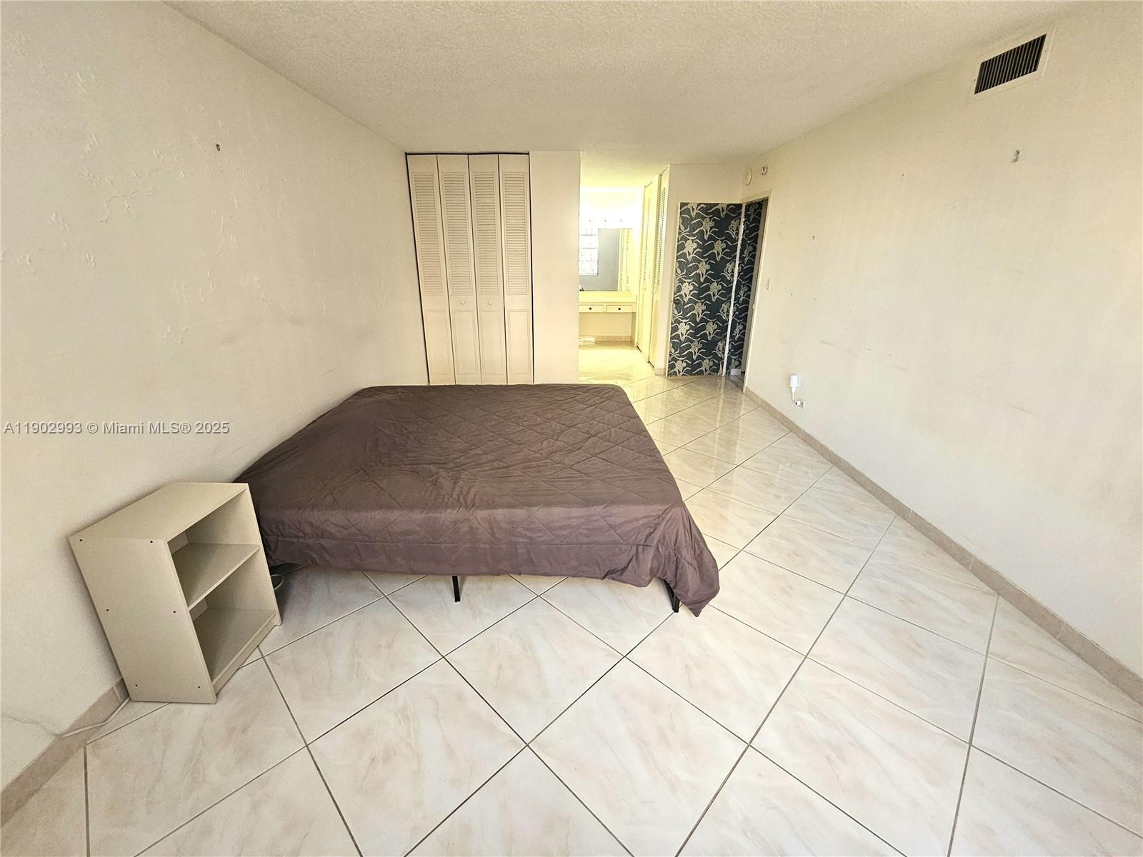 WINSTON TOWER 300 CONDO - Residential