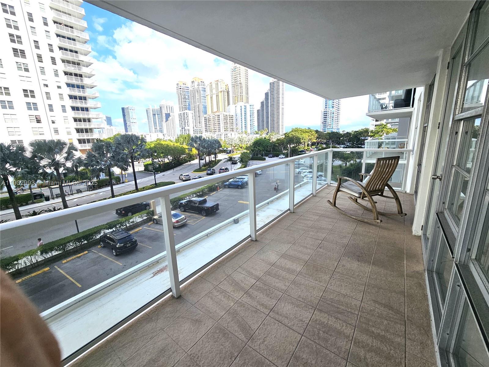 WINSTON TOWER 300 CONDO - Residential