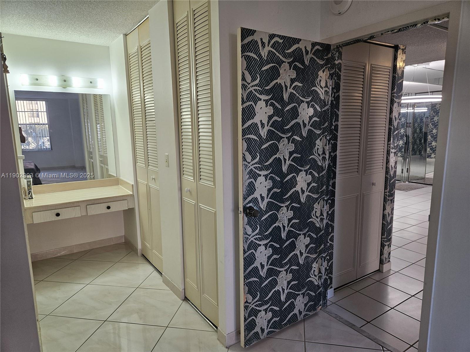 WINSTON TOWER 300 CONDO - Residential
