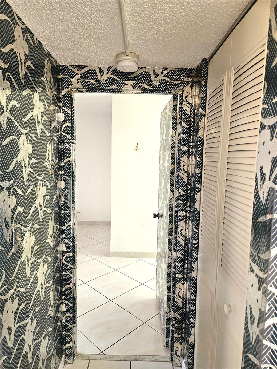 WINSTON TOWER 300 CONDO - Residential