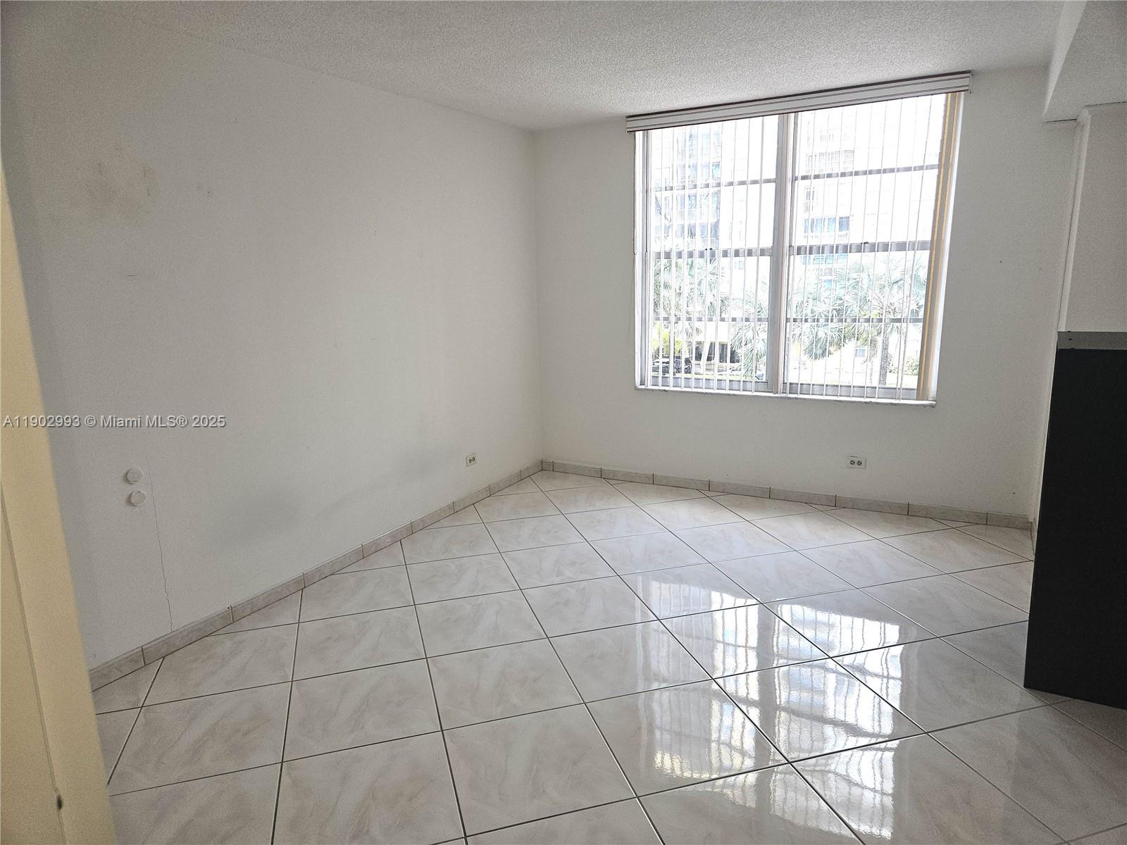 WINSTON TOWER 300 CONDO - Residential