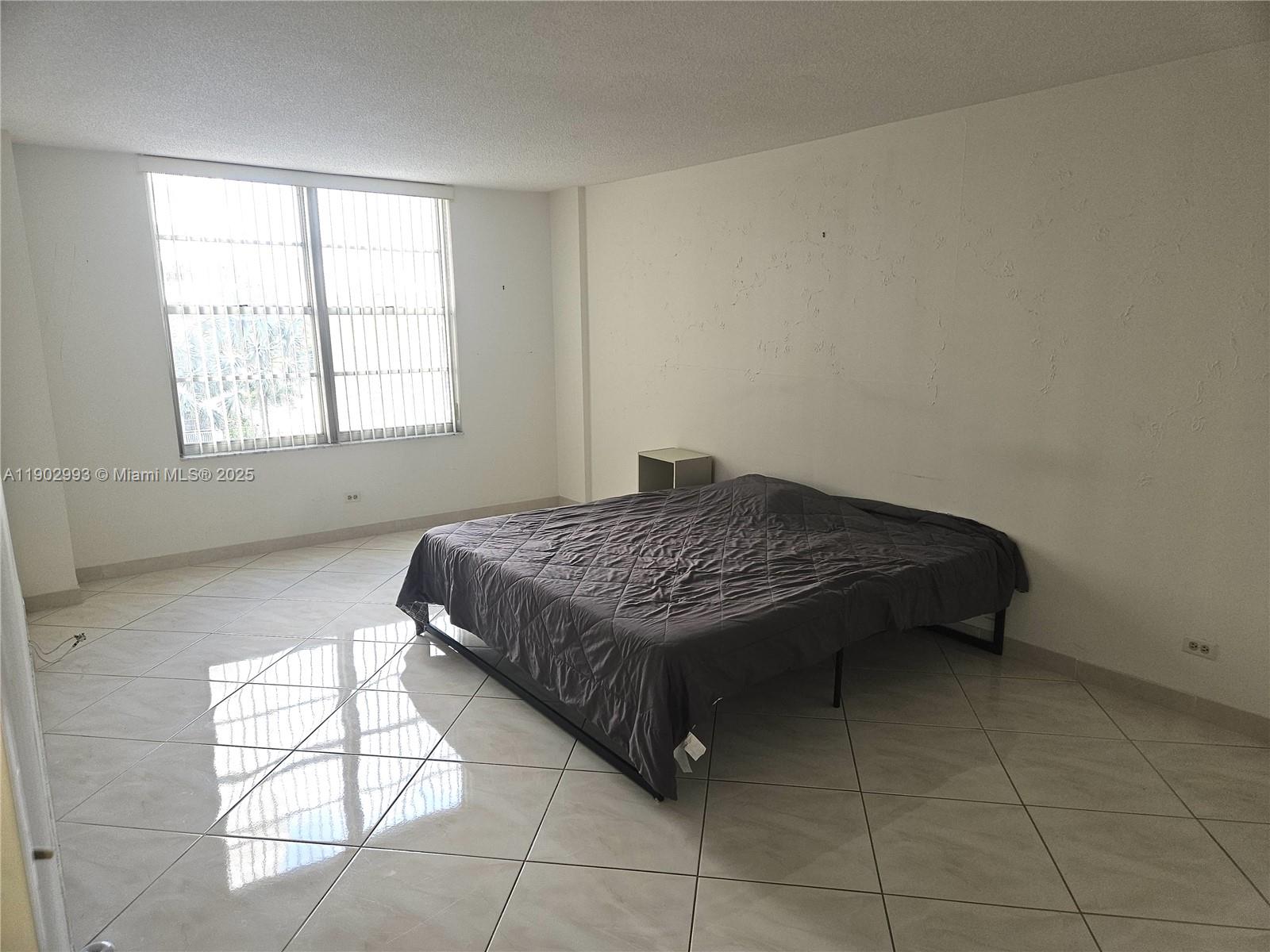 WINSTON TOWER 300 CONDO - Residential