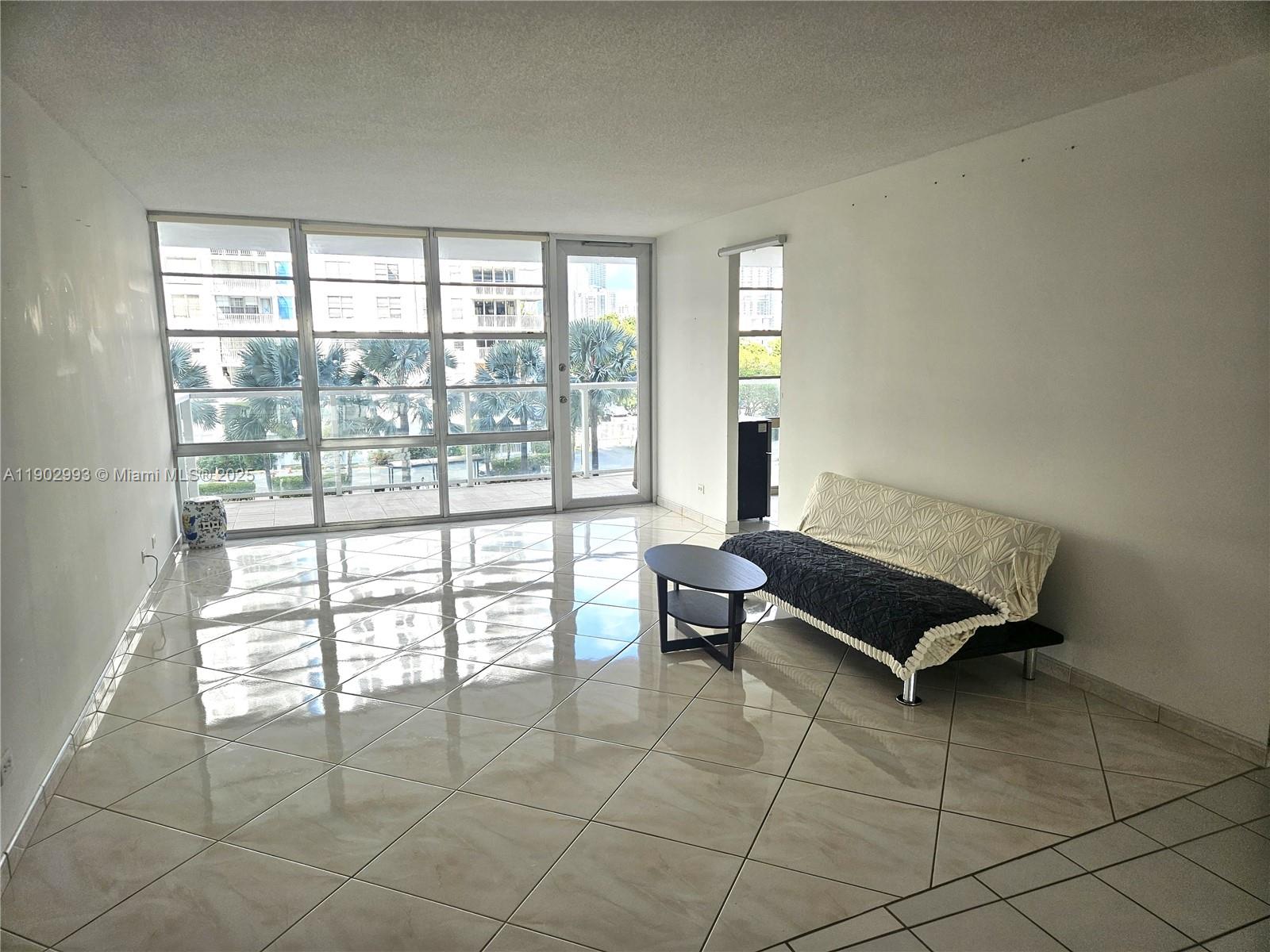 WINSTON TOWER 300 CONDO - Residential