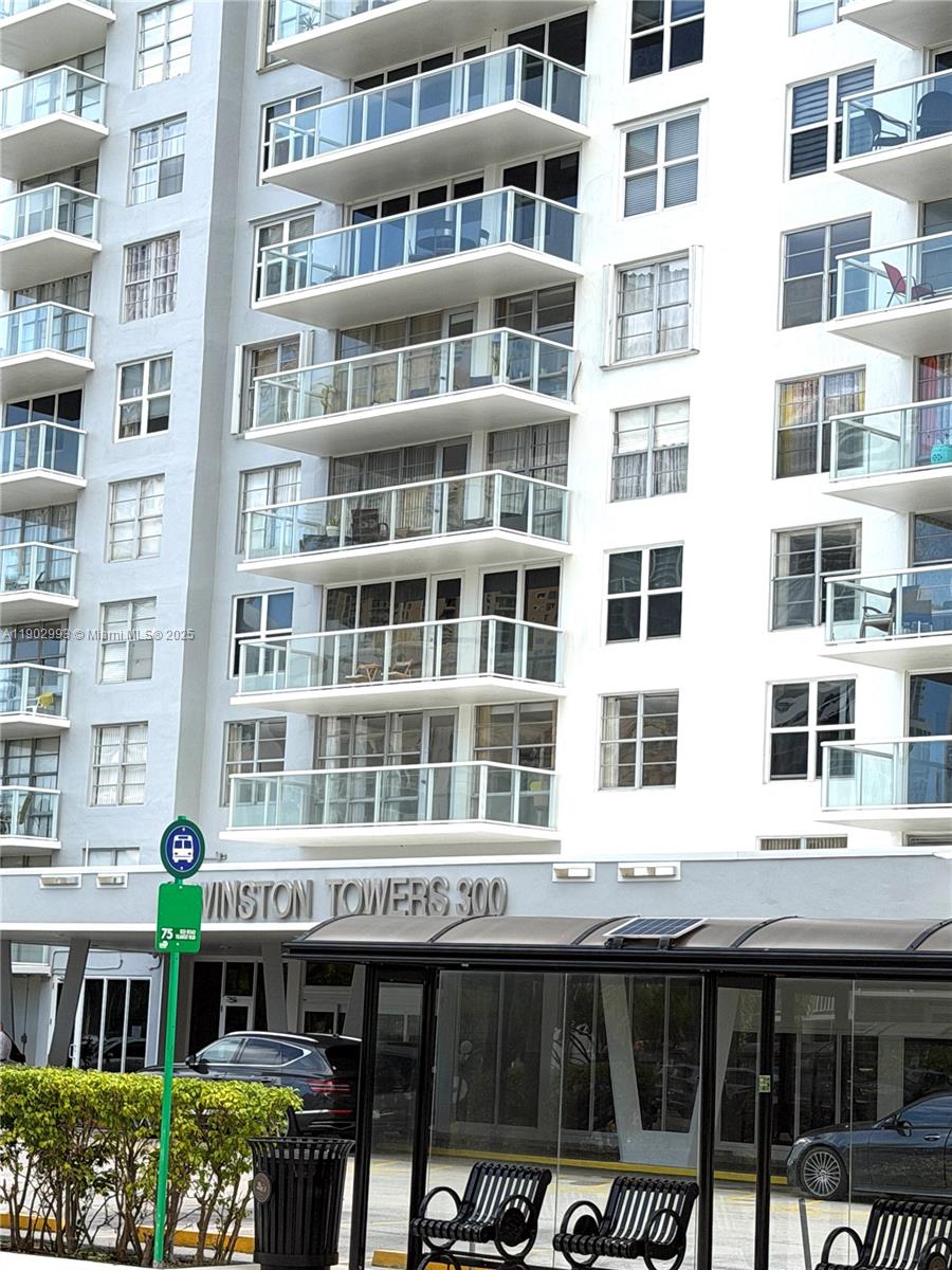WINSTON TOWER 300 CONDO - Residential