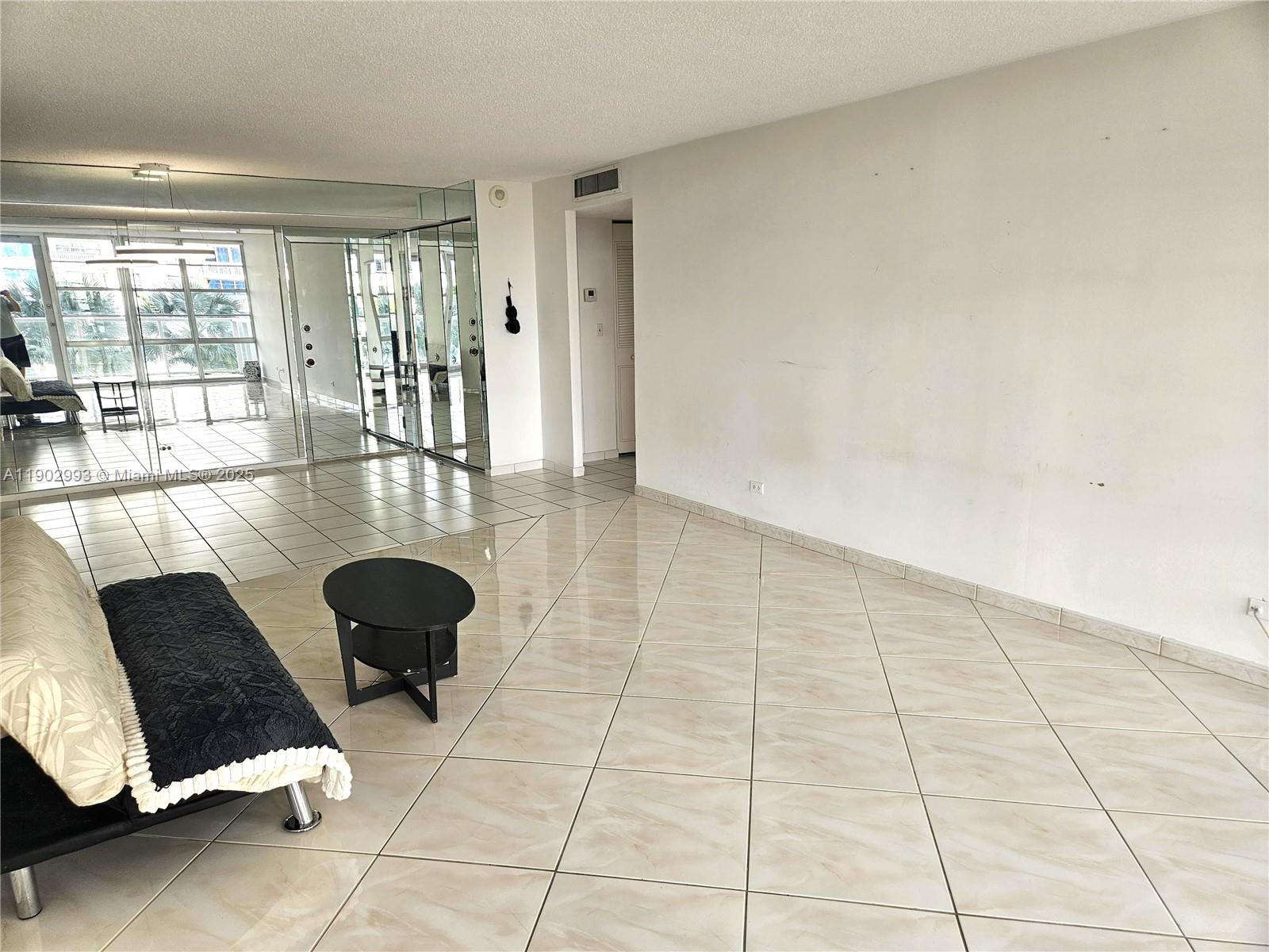 WINSTON TOWER 300 CONDO - Residential