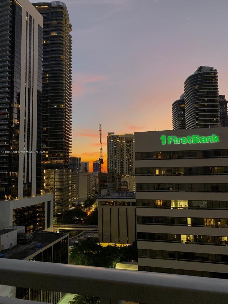 THE PLAZA 901 BRICKELL CO - Residential Lease