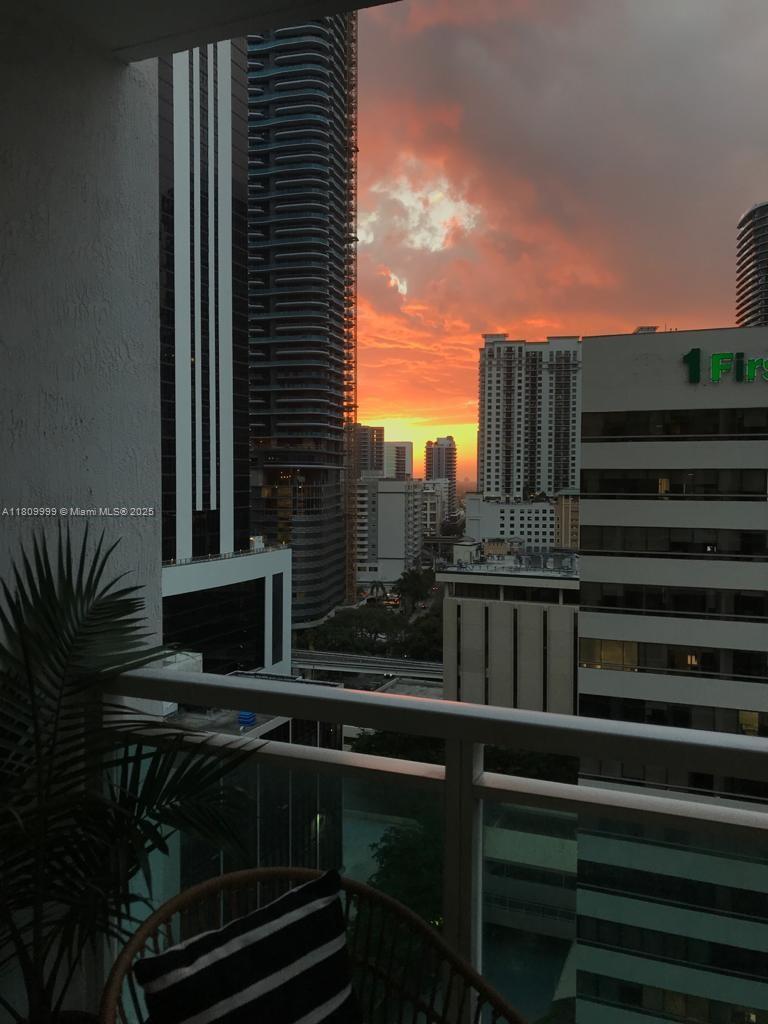 THE PLAZA 901 BRICKELL CO - Residential Lease