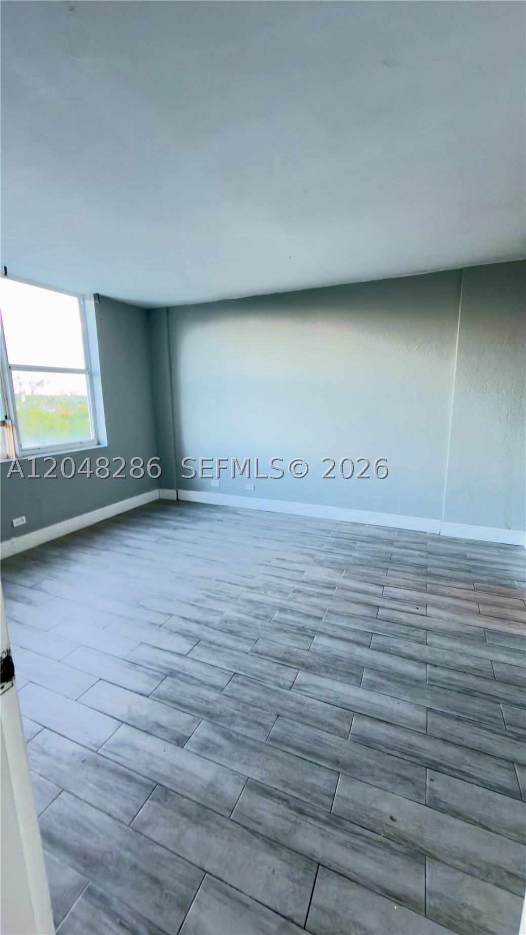 EASTERN SHORES WHITE HOUS - Residential