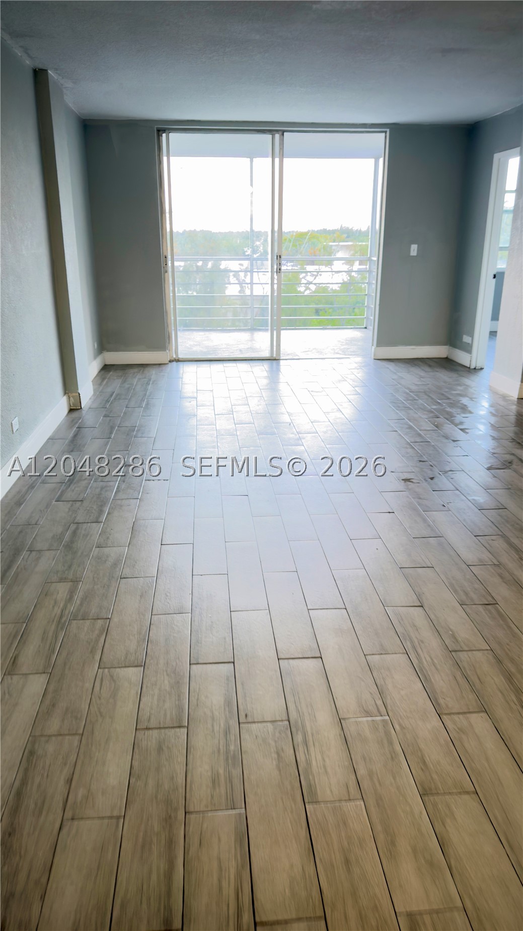 EASTERN SHORES WHITE HOUS - Residential