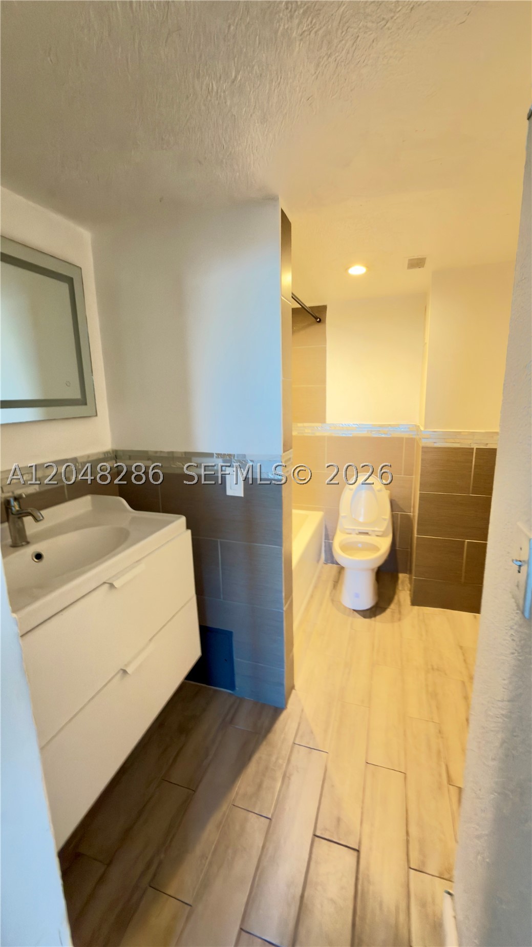 EASTERN SHORES WHITE HOUS - Residential