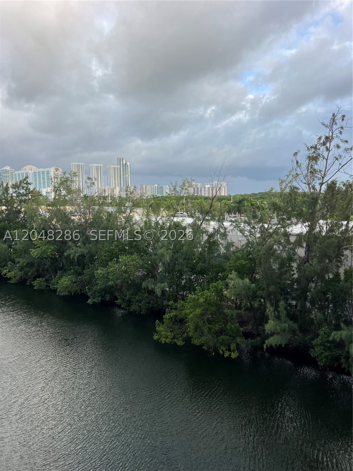 EASTERN SHORES WHITE HOUS - Residential