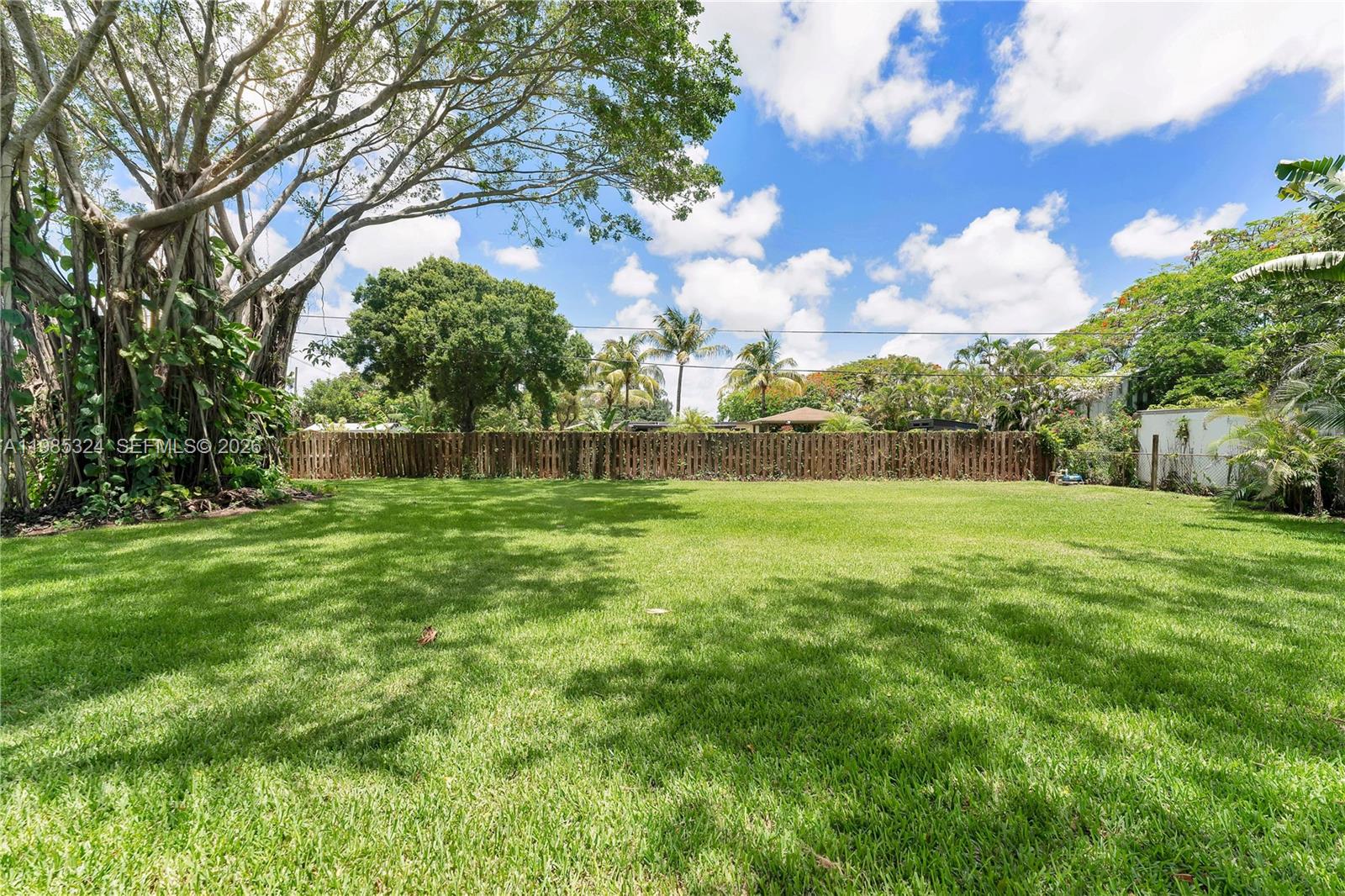 COUNTRY CLUB ESTATES UNIT - Residential