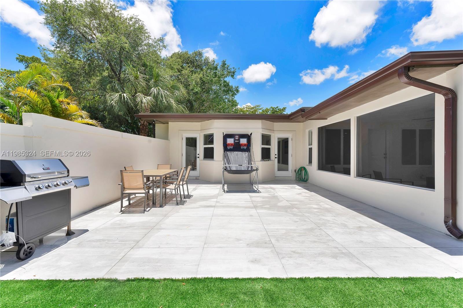 COUNTRY CLUB ESTATES UNIT - Residential