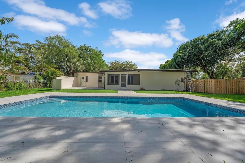 COUNTRY CLUB ESTATES UNIT - Residential