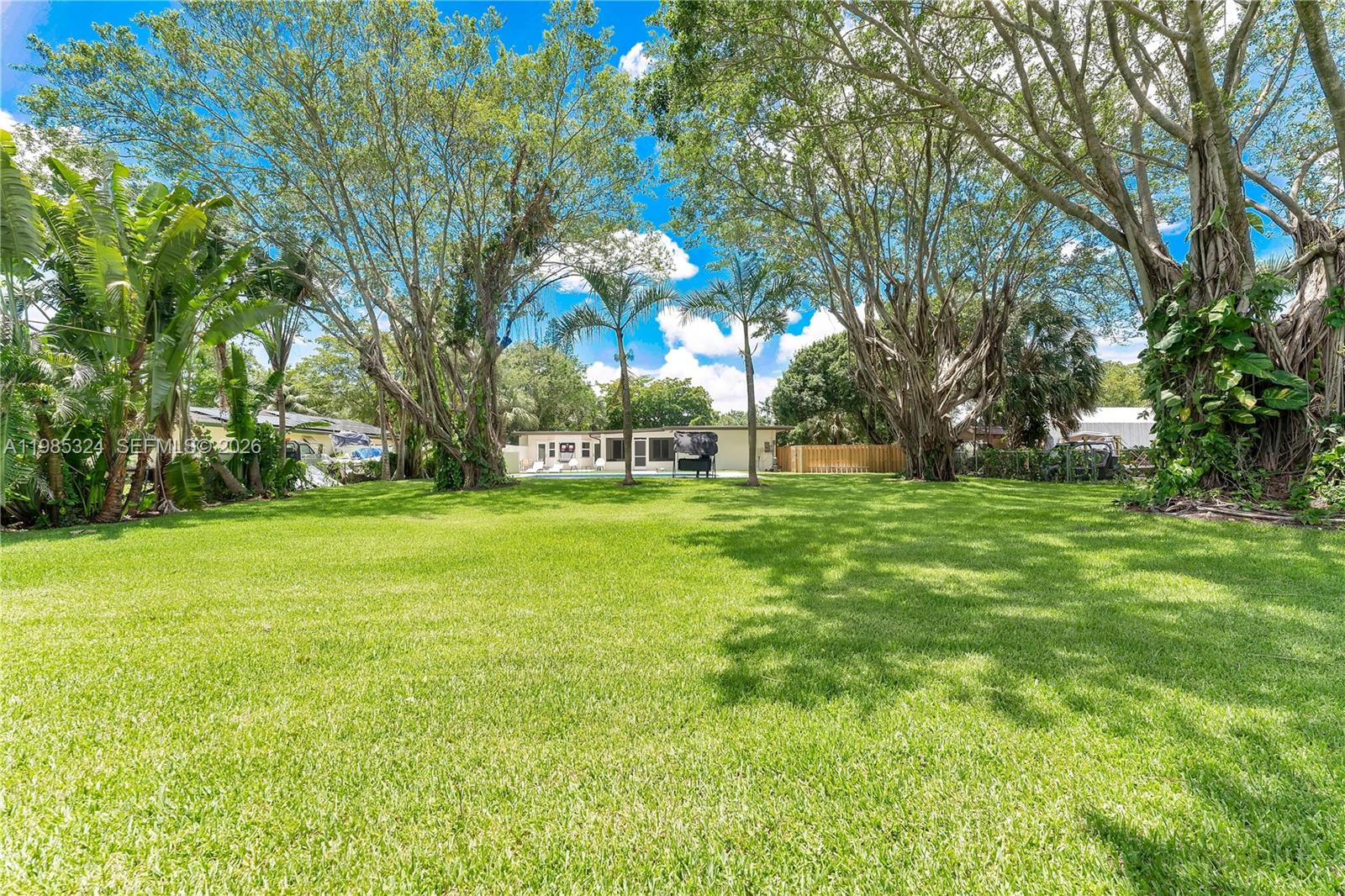 COUNTRY CLUB ESTATES UNIT - Residential