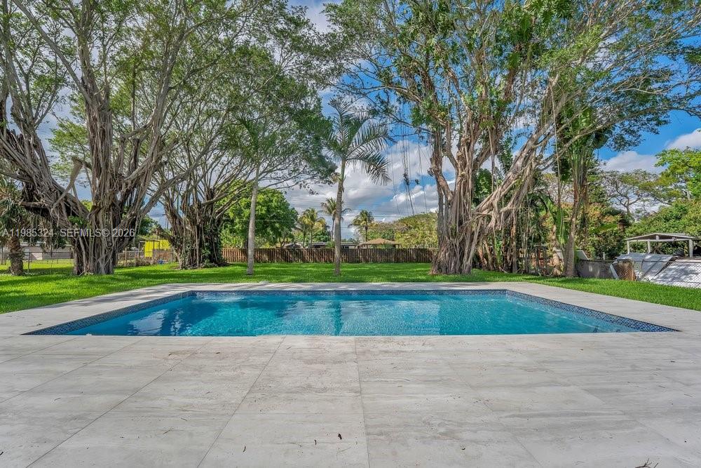 COUNTRY CLUB ESTATES UNIT - Residential