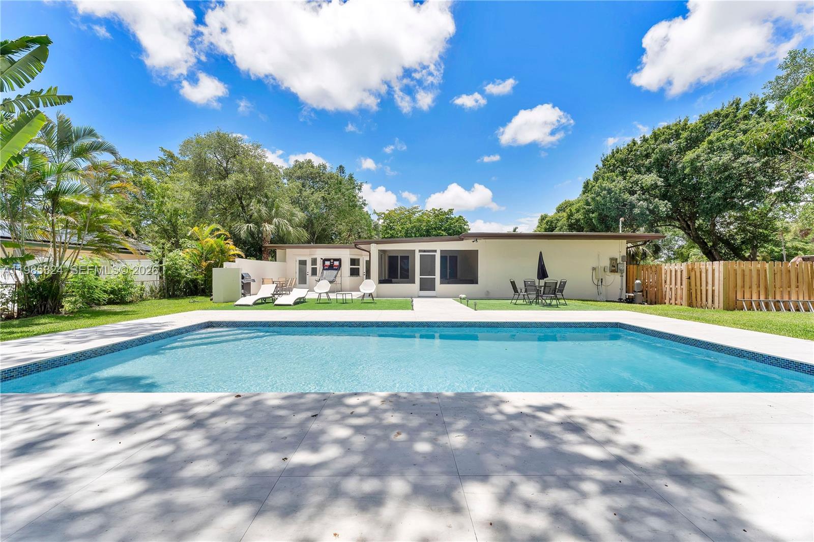 COUNTRY CLUB ESTATES UNIT - Residential