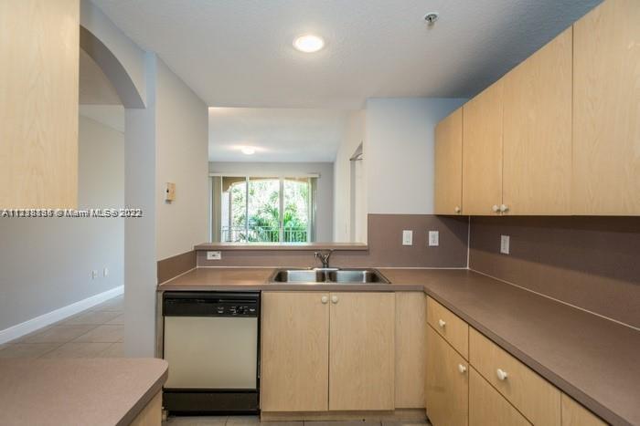 THE COURTS AT DORAL ISLES - Residential Lease