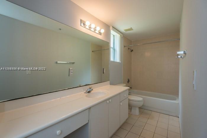 THE COURTS AT DORAL ISLES - Residential Lease