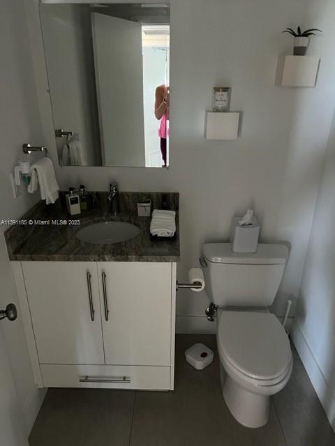GABLES WATERWAY TOWERS CO - Residential Lease