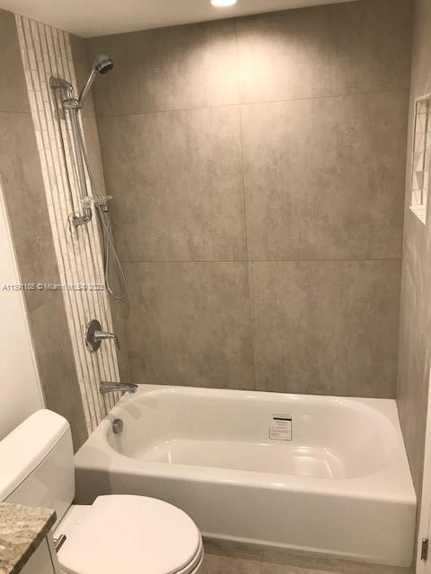 GABLES WATERWAY TOWERS CO - Residential Lease
