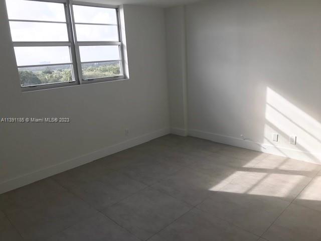 GABLES WATERWAY TOWERS CO - Residential Lease