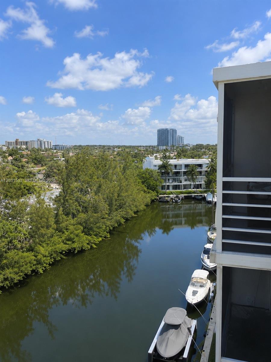 EASTERN SHORES WHITE HOUS - Residential