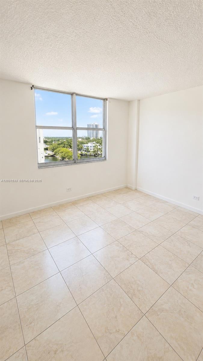 EASTERN SHORES WHITE HOUS - Residential