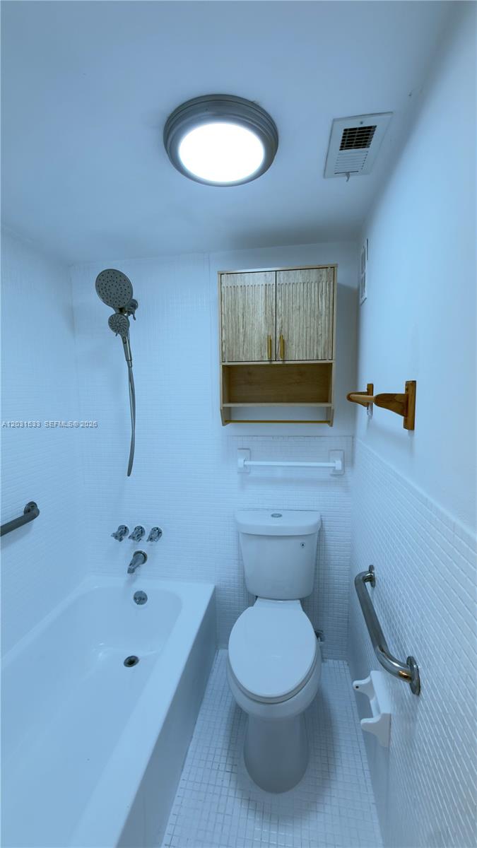 EASTERN SHORES WHITE HOUS - Residential