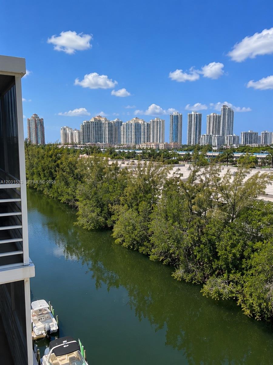 EASTERN SHORES WHITE HOUS - Residential