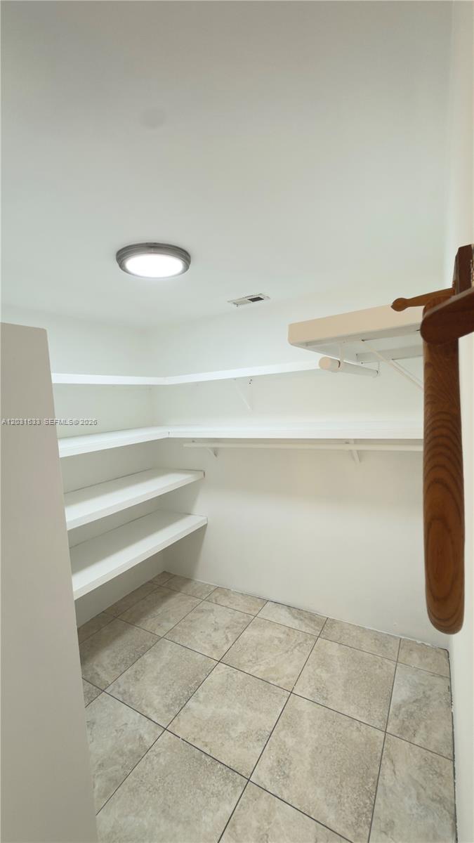 EASTERN SHORES WHITE HOUS - Residential