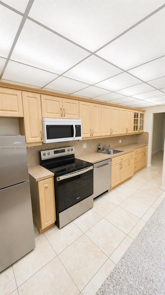EASTERN SHORES WHITE HOUS - Residential