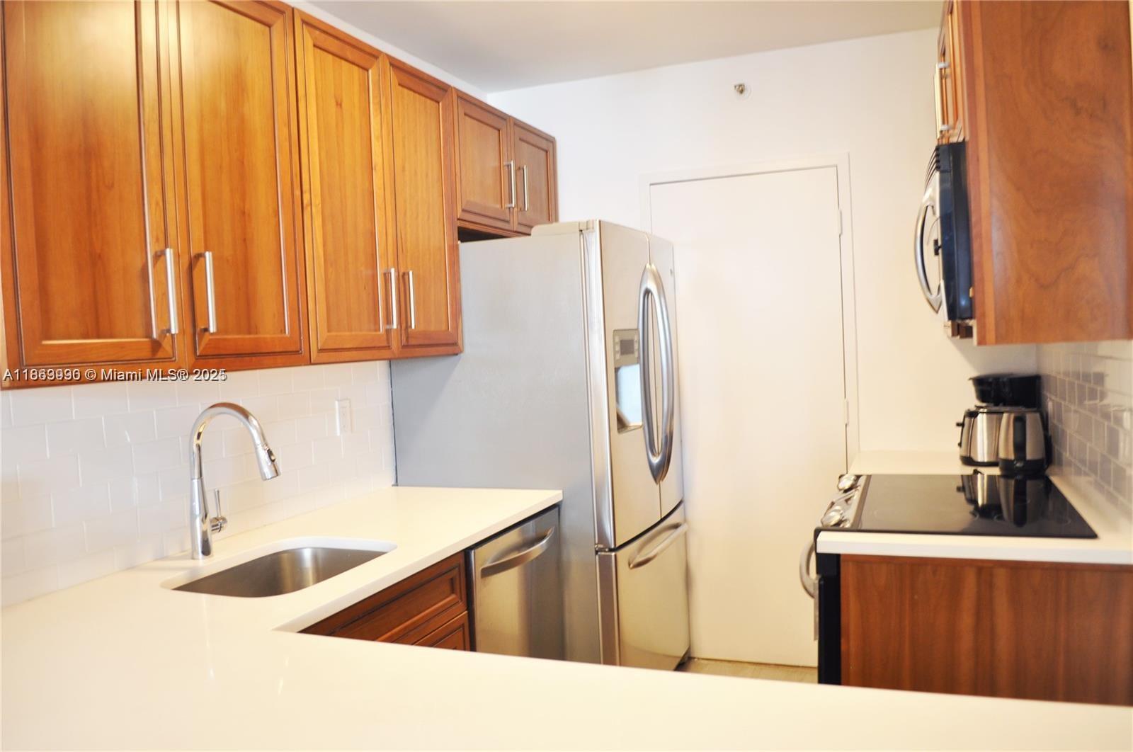 THE DECOPLAGE CONDO - Residential