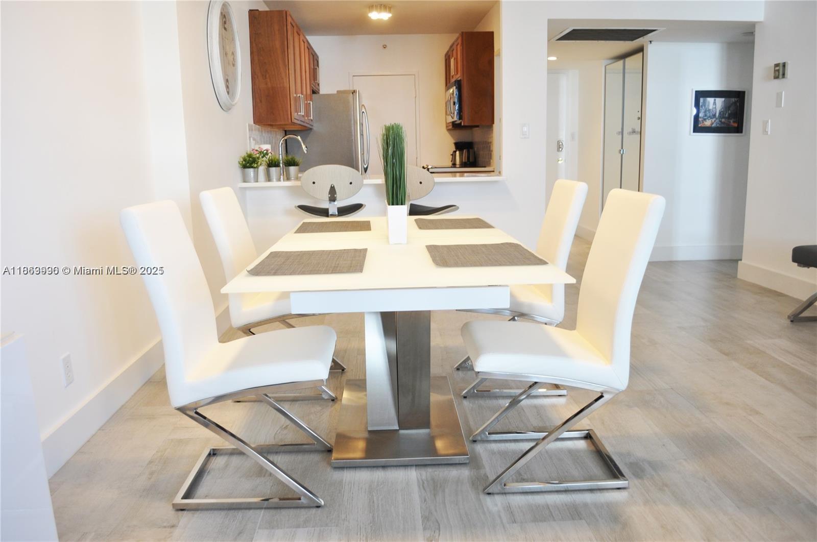 THE DECOPLAGE CONDO - Residential