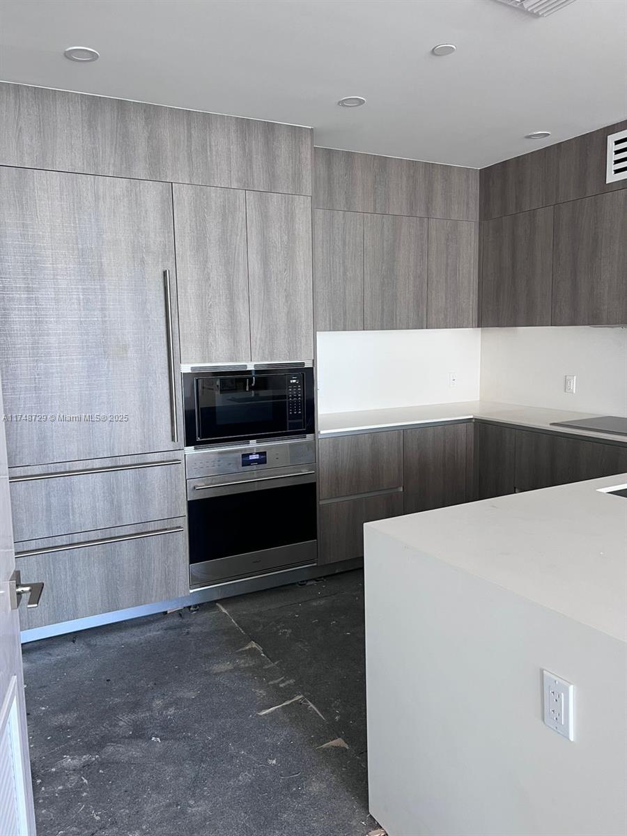 AURORA CONDO - Residential