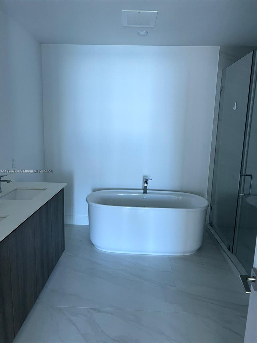 AURORA CONDO - Residential