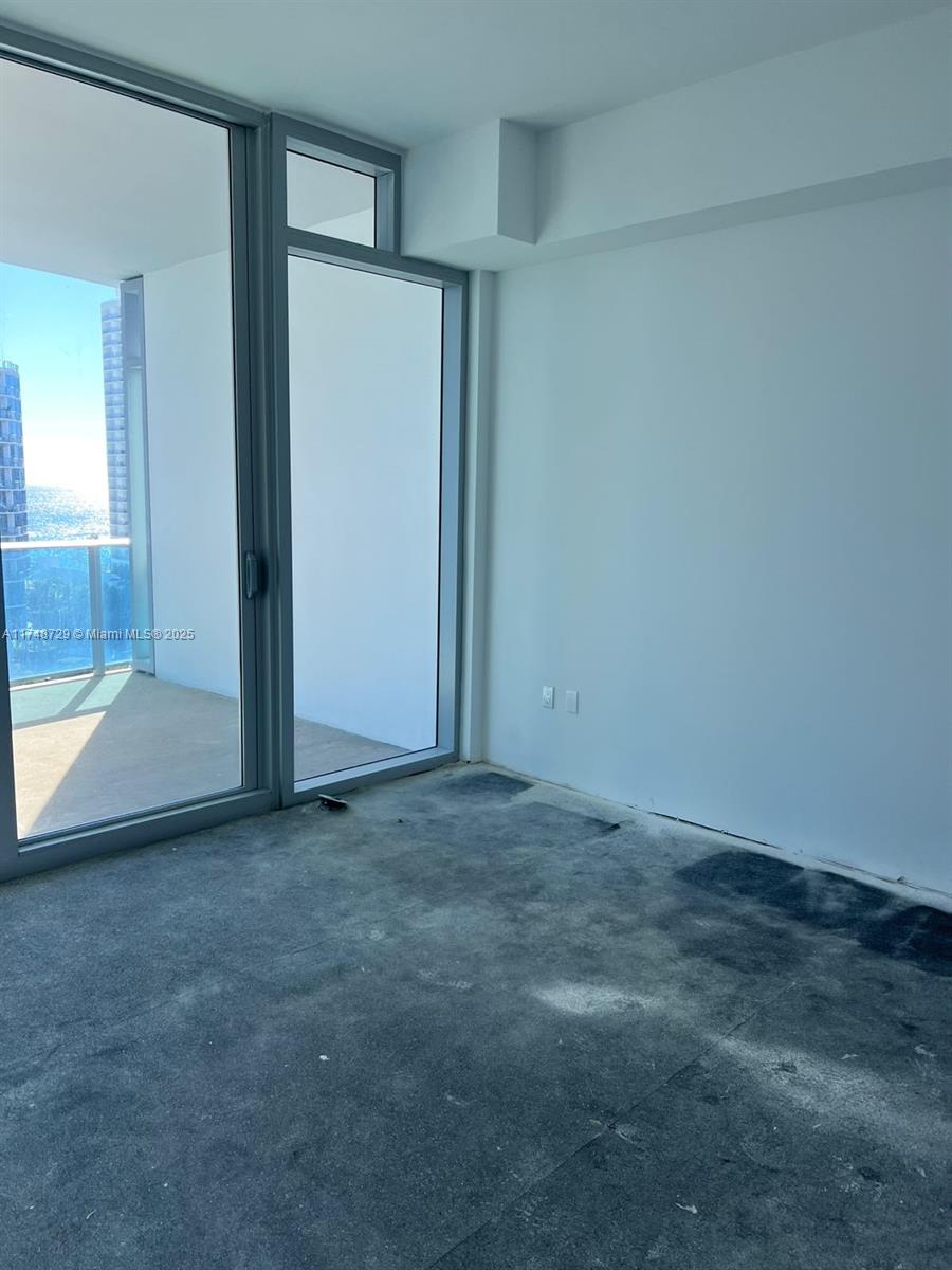 AURORA CONDO - Residential