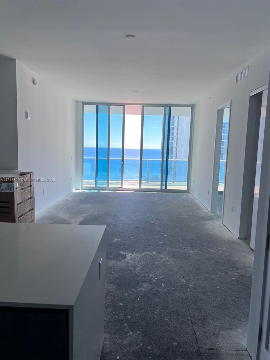 AURORA CONDO - Residential