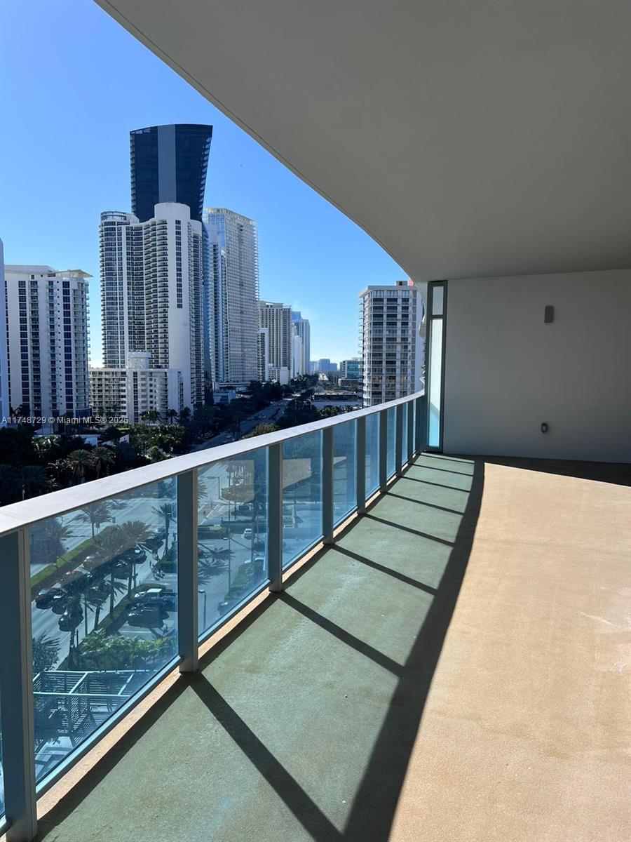AURORA CONDO - Residential