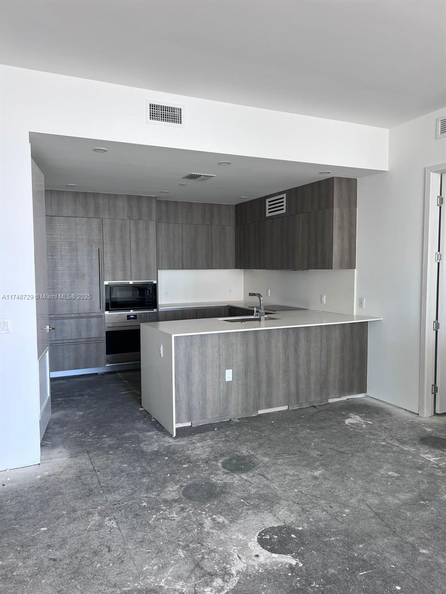 AURORA CONDO - Residential