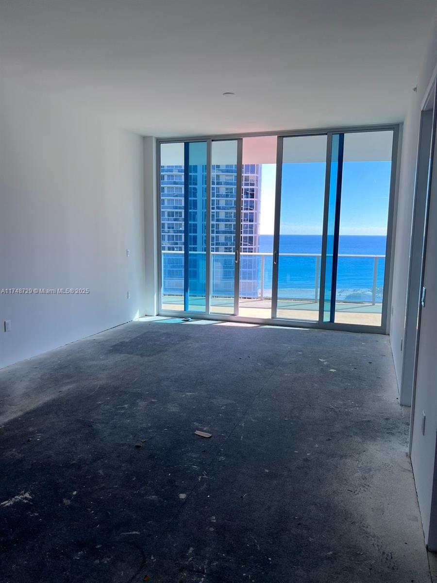 AURORA CONDO - Residential