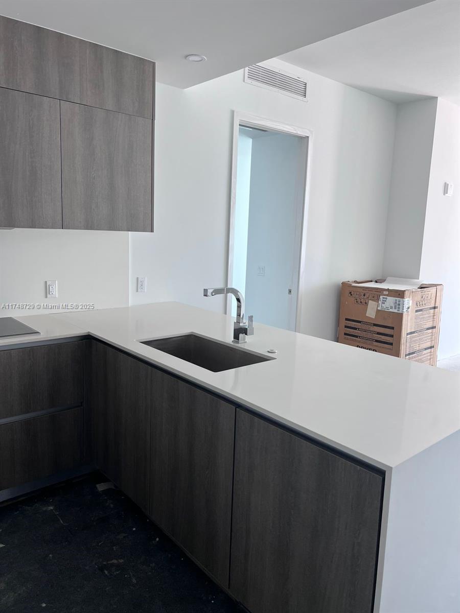 AURORA CONDO - Residential