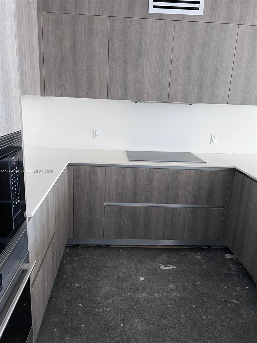 AURORA CONDO - Residential