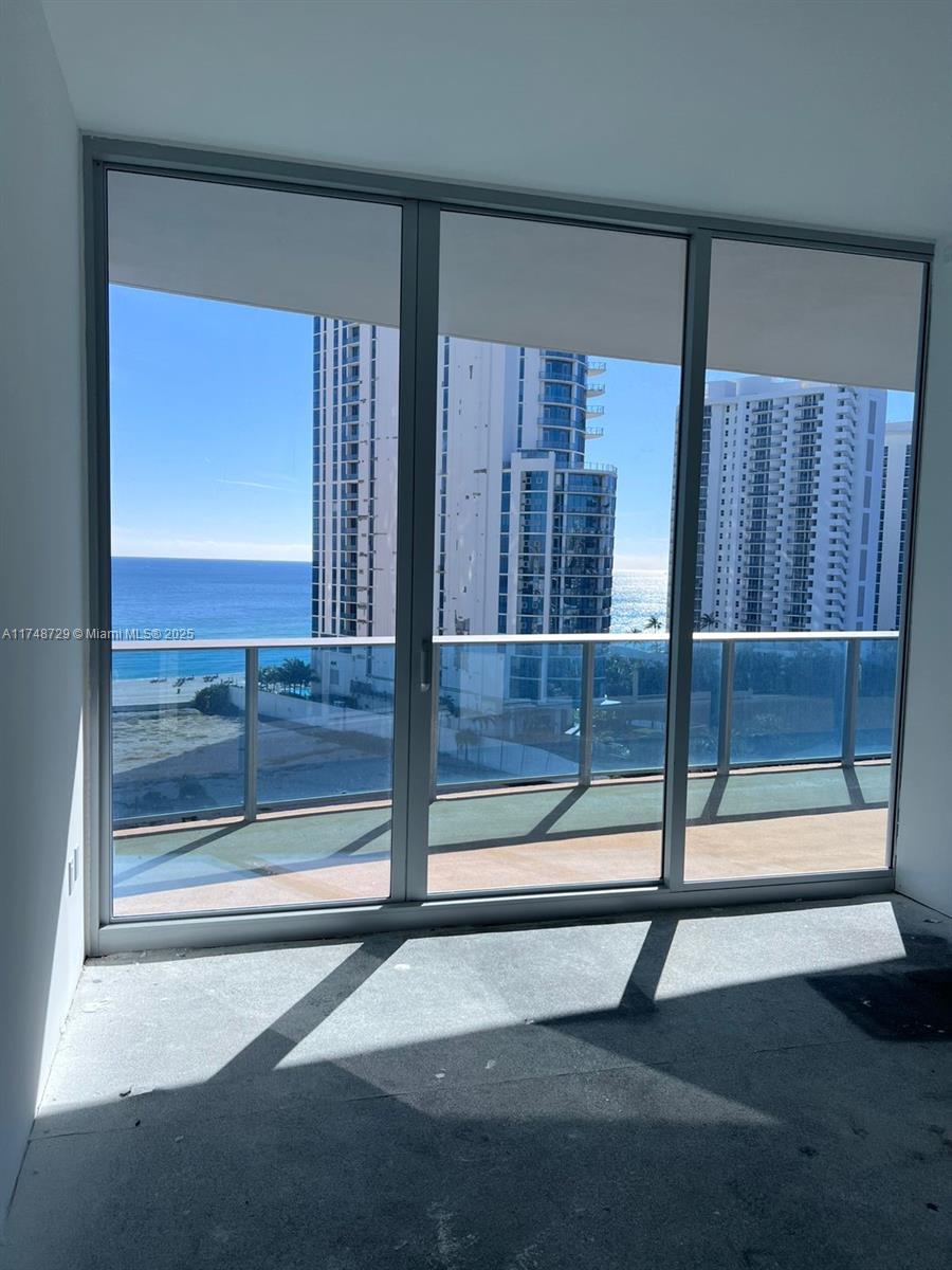 AURORA CONDO - Residential