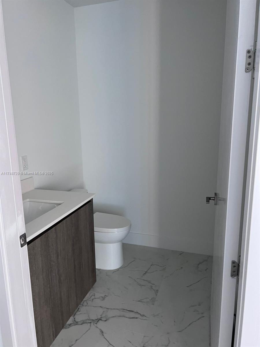 AURORA CONDO - Residential