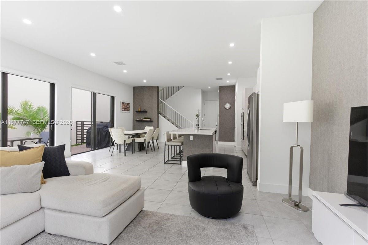 CANARIAS EAST - Residential