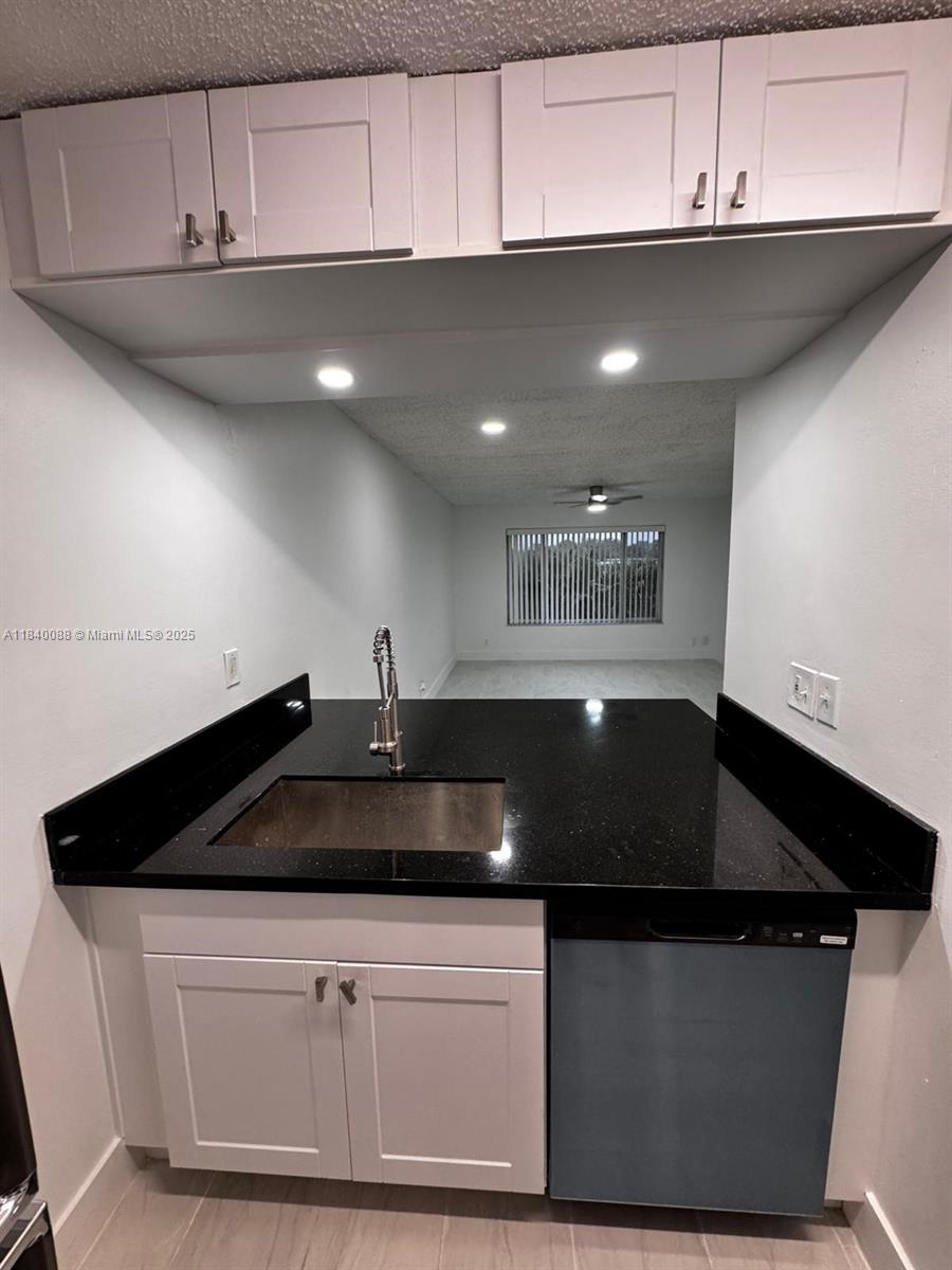 LAKEWOOD VILLAGE - Residential Lease