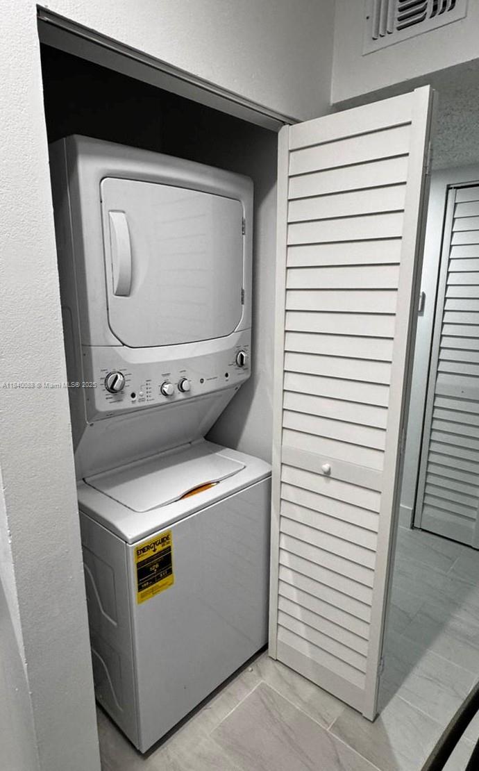 LAKEWOOD VILLAGE - Residential Lease